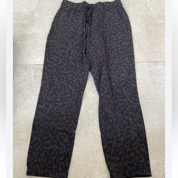 lululemon athletica Pants - Lululemon On the Fly 7/8 Pant. Size 12. Deep gray camo/cheetah print.